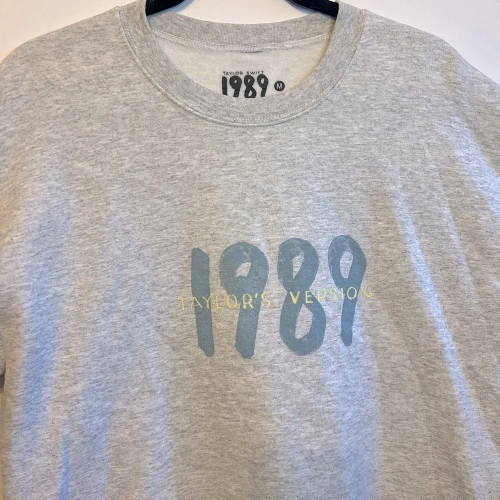 Taylor Swift official merch taylors version 1989 Crewneck Sweater size Medium - Picture 5 of 8